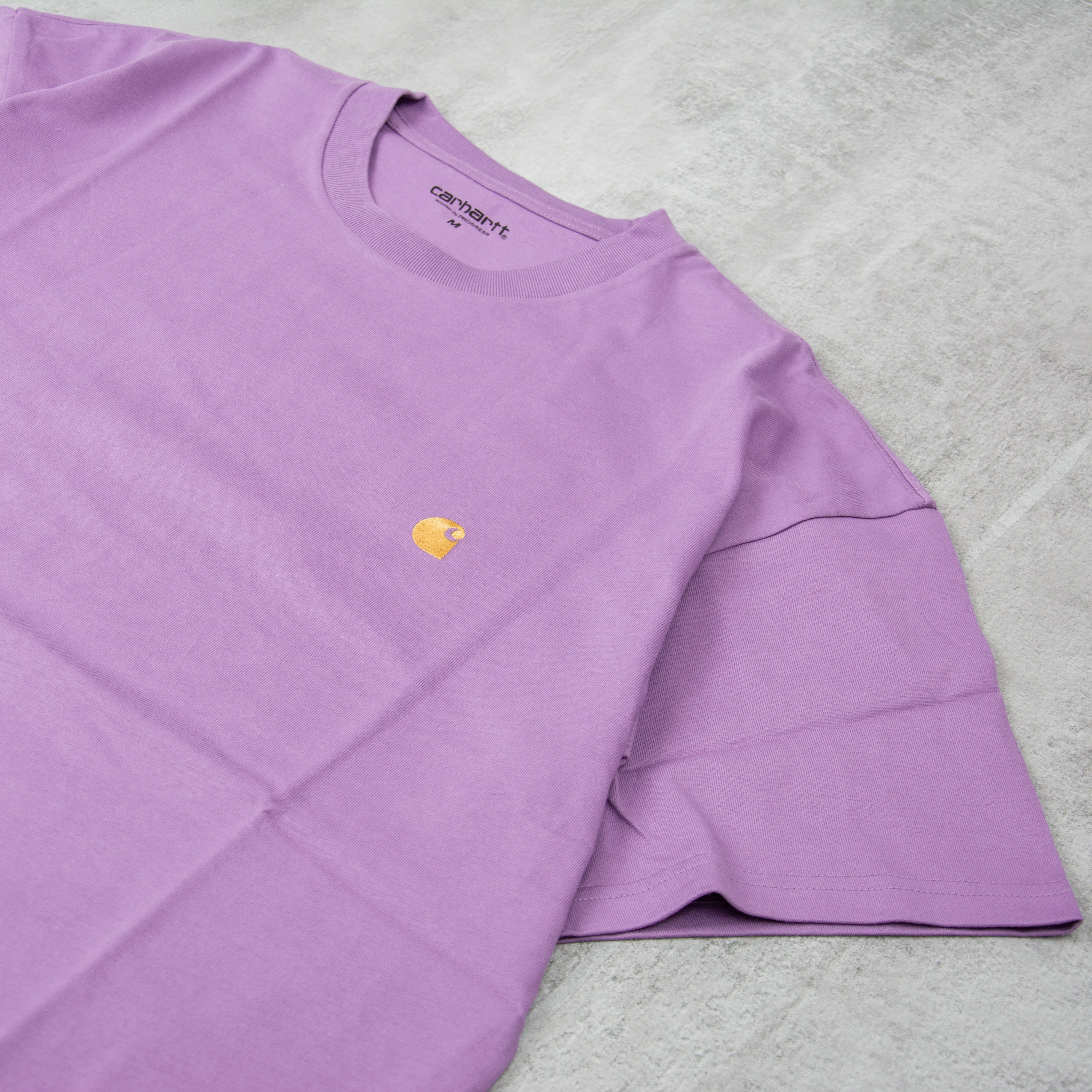Carhartt WIP Chase S/S Tee - Violanda / Gold